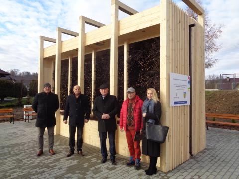 W dniu 01.12.2022 r. zakończono prace przy budowie  pierwszej tężni solankowej w gminie Podegrodzie