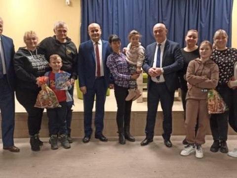 Rodziny z Ukrainy na przedświątecznym spotkaniu z włodarzami Gminy Podegrodzie