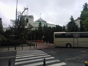 Uczniowie gimnazjum w Podegrodziu obradowali na Wiejskiej 1 czerwca 2013r.