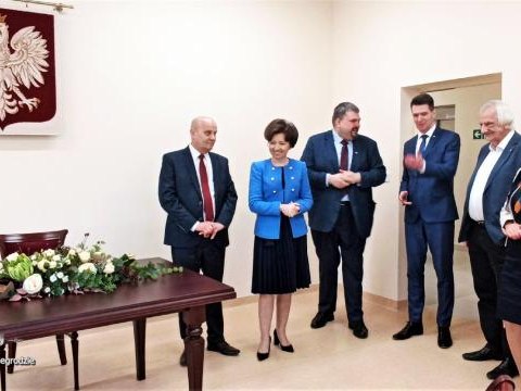 Minister Rodziny i Polityki Społecznej Marlena Maląg odwiedziła seniorów Gminy Podegrodzie