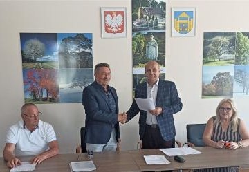 Gmina Podegrodzie zawarła umowy na zadanie: „Budowa nowej szkoły podstawowej w Stadłach”