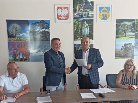 Gmina Podegrodzie zawarła umowy na zadanie: „Budowa nowej szkoły podstawowej w Stadłach”