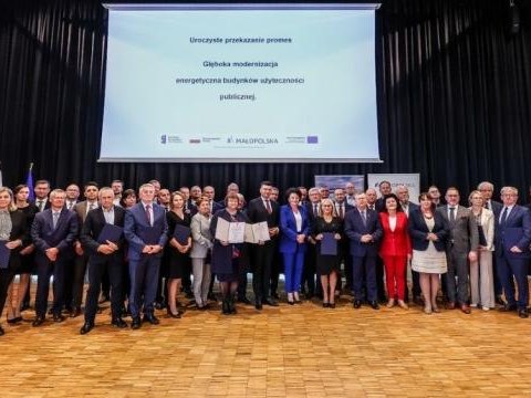 Gmina Podegrodzie otrzymała promesę na projekt pn. „Kompleksowa termomodernizacja obiektu żłobka, przedszkola i stołówki w m. Brzezna wraz z montażem OZE”