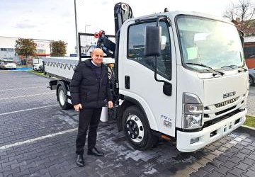Gmina Podegrodzie zakupiła na potrzeby ZGK nowy samochód do bieżącej obsługi dróg