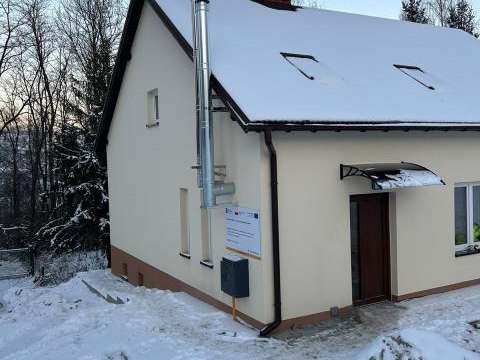 Adaptacja budynku w Brzeznej na mieszkanie socjalne