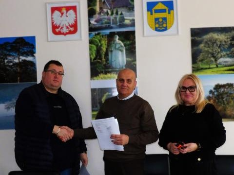 Podpisaliśmy umowę na roboty wykończeniowe świetlicy wiejskiej i filii biblioteki wiejskiej mieszczącej się w OSP Brzezna