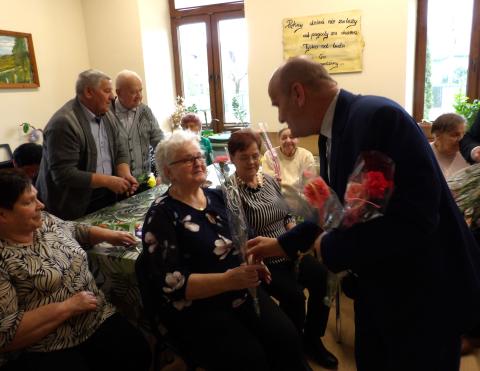 Dzień Kobiet w Placówce Dziennej Opieki i Aktywizacji dla Osób Starszych w Podegrodziu