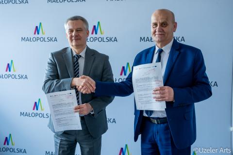 Podpisanie aneksu na roboty dodatkowe w budynku żłobka, przedszkola i stołówki w Brzeznej