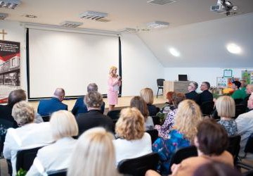 75 LAT BIBLIOTEKI GMINNEJ W PODEGRODZIU