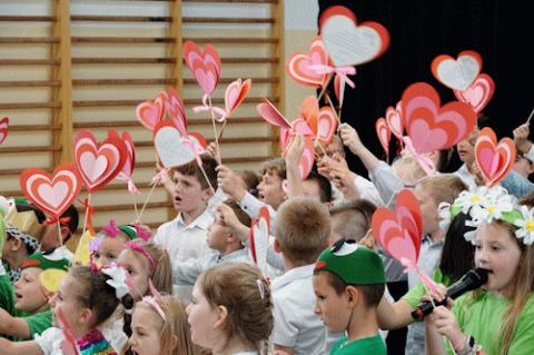 Rodzina to mały świat stworzony przez miłość...