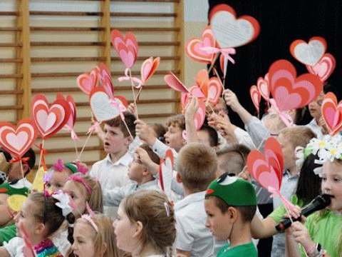 Rodzina to mały świat stworzony przez miłość...