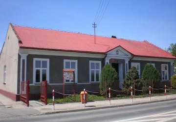 Informacja na temat realizacji inwestycji pn.:  „Budowa nowej Szkoły Podstawowej w Stadłach wraz z budową sali gimnastycznej i boiskami zewnętrznymi oraz modernizacją starej szkoły”