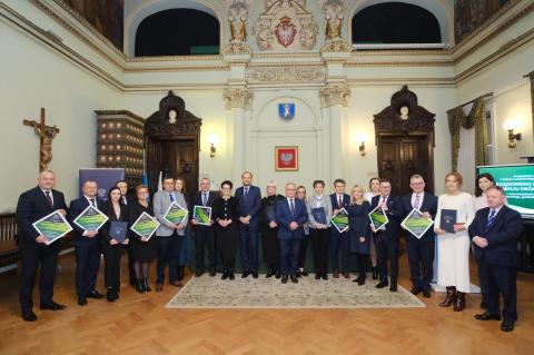 Dotacja na remont drogi gminnej 293950 K "Do Żwirowni" w miejscowości Brzezna