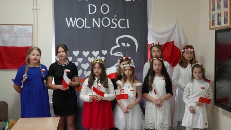 Dzień Niepodległości w Szkole Podstawowej w Mokrej Wsi (2).JPG