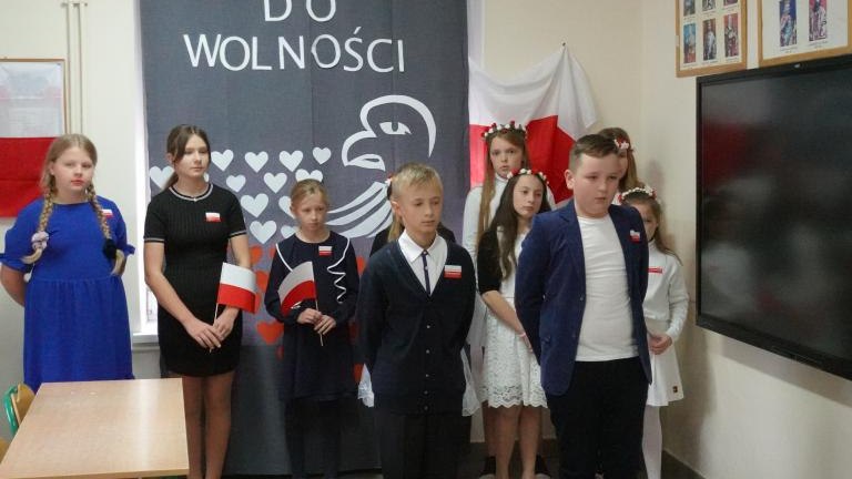 Dzień Niepodległości w Szkole Podstawowej w Mokrej Wsi (3).JPG