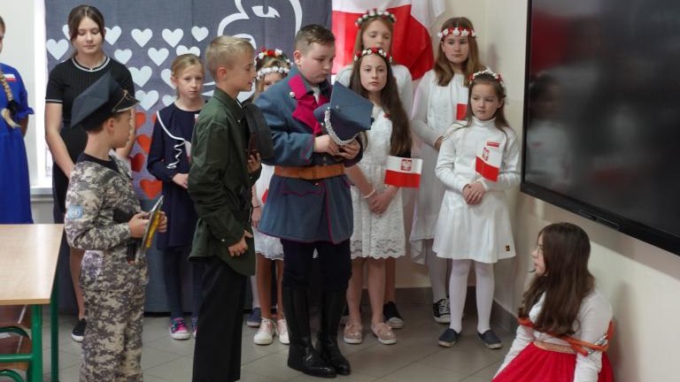 Dzień Niepodległości w Szkole Podstawowej w Mokrej Wsi (7).JPG