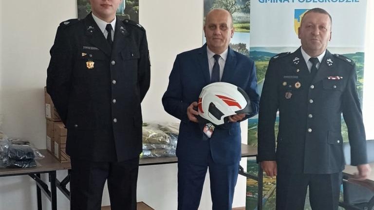 przekazanie odzież specjalistyczną dla OSP Podegrodzie i OSP Olszanka (5).jpg