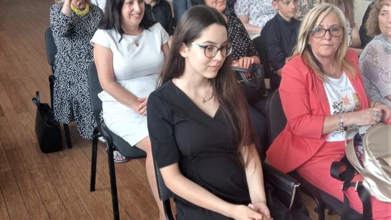 Gratulacje dla nagrodzonych uczniów oraz podziękowania dla rodziców i nauczycieli na zakończenie roku szkoln (12).jpg