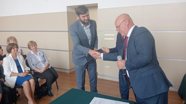 Gratulacje dla nagrodzonych uczniów oraz podziękowania dla rodziców i nauczycieli na zakończenie roku szkoln (124).jpg