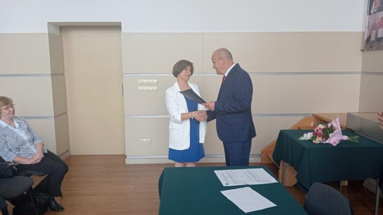 Gratulacje dla nagrodzonych uczniów oraz podziękowania dla rodziców i nauczycieli na zakończenie roku szkoln (128).jpg