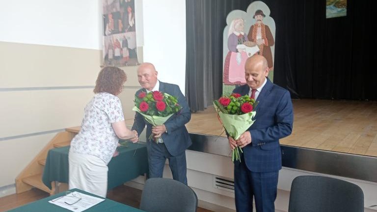 Gratulacje dla nagrodzonych uczniów oraz podziękowania dla rodziców i nauczycieli na zakończenie roku szkoln (131).jpg