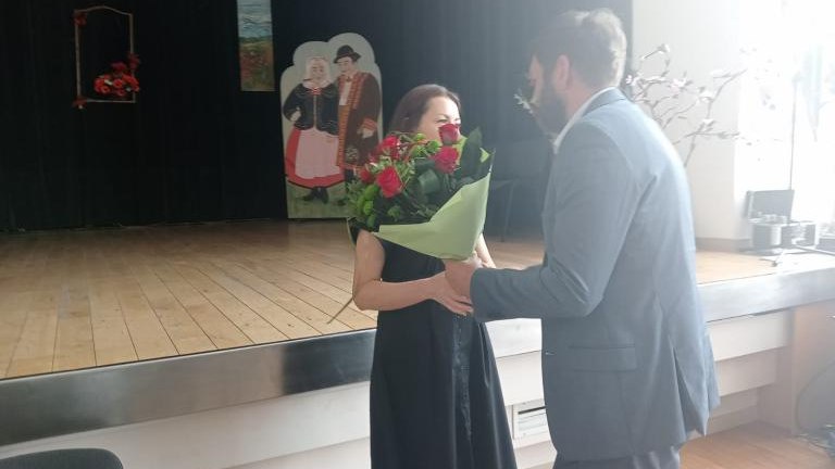 Gratulacje dla nagrodzonych uczniów oraz podziękowania dla rodziców i nauczycieli na zakończenie roku szkoln (133).jpg