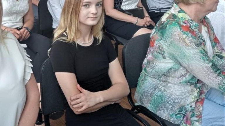 Gratulacje dla nagrodzonych uczniów oraz podziękowania dla rodziców i nauczycieli na zakończenie roku szkoln (3).jpg