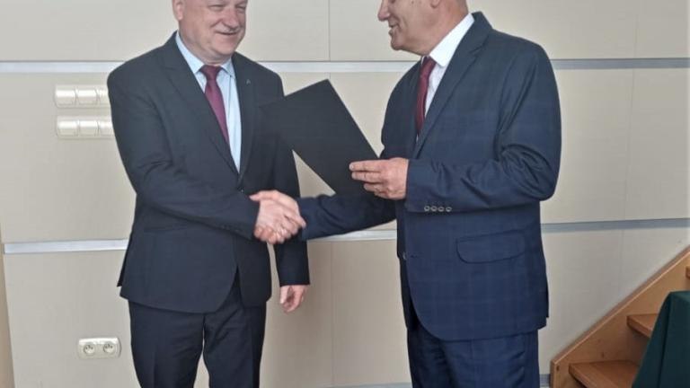 Gratulacje dla nagrodzonych uczniów oraz podziękowania dla rodziców i nauczycieli na zakończenie roku szkoln (54).jpg