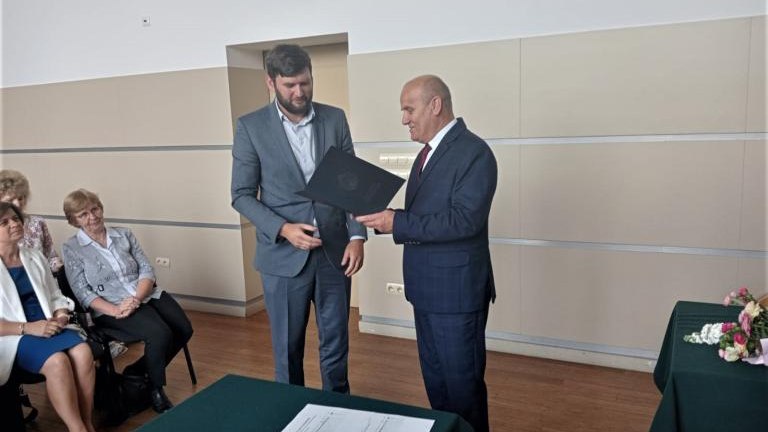 Gratulacje dla nagrodzonych uczniów oraz podziękowania dla rodziców i nauczycieli na zakończenie roku szkoln (56).jpg