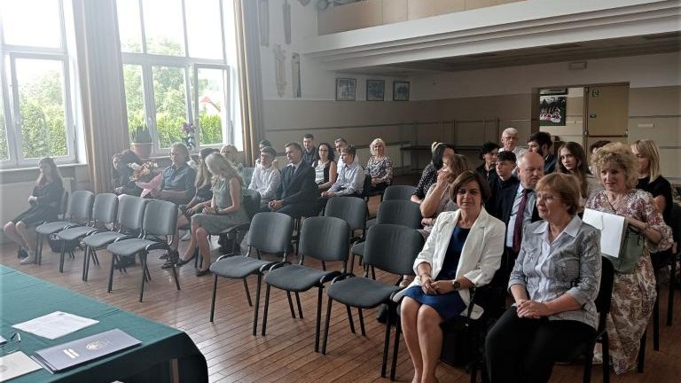 Gratulacje dla nagrodzonych uczniów oraz podziękowania dla rodziców i nauczycieli na zakończenie roku szkoln (6).jpg