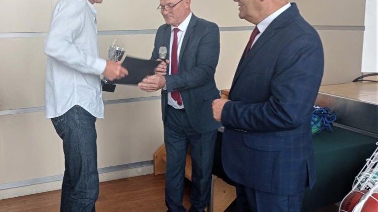Gratulacje dla nagrodzonych uczniów oraz podziękowania dla rodziców i nauczycieli na zakończenie roku szkoln (66).jpg