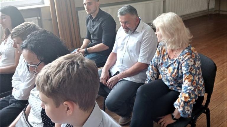 Gratulacje dla nagrodzonych uczniów oraz podziękowania dla rodziców i nauczycieli na zakończenie roku szkoln (9).jpg