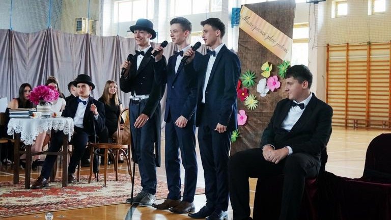 Pożegnanie klas ósmych w SP Brzeznej (17).JPG
