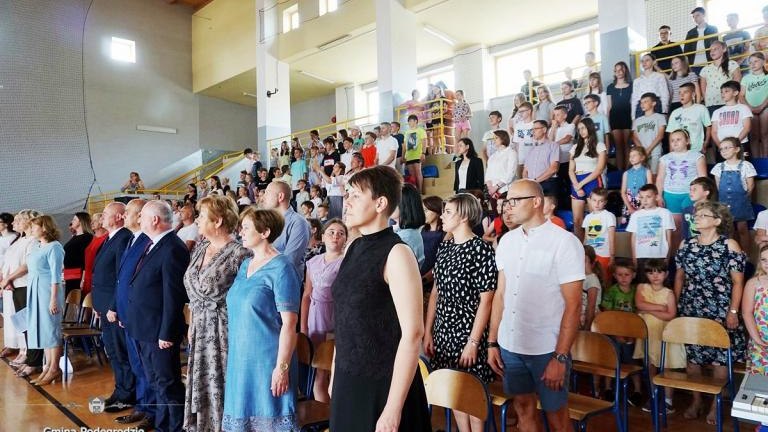Pożegnanie klas ósmych w SP Brzeznej (4).JPG