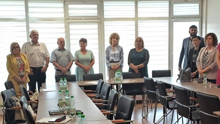 Nowy rok szkolny rozpoczną jako nauczyciele mianowani. Wójt Gminy wręczył 5 awansów (1).jpg