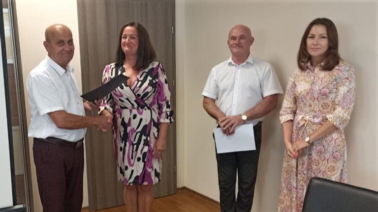 Nowy rok szkolny rozpoczną jako nauczyciele mianowani. Wójt Gminy wręczył 5 awansów (16).jpg
