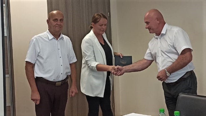 Nowy rok szkolny rozpoczną jako nauczyciele mianowani. Wójt Gminy wręczył 5 awansów (7).jpg