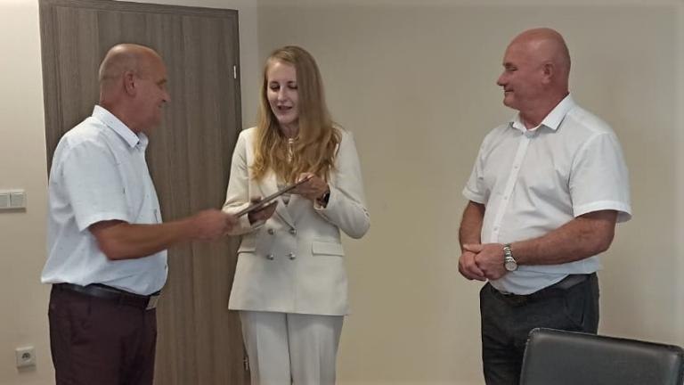 Nowy rok szkolny rozpoczną jako nauczyciele mianowani. Wójt Gminy wręczył 5 awansów (8).jpg