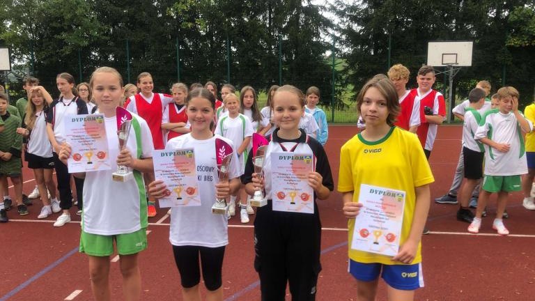 Mistrzostwa Gminy Podegrodzie w mini koszykówce - Igrzyska Dzieci (11).JPG