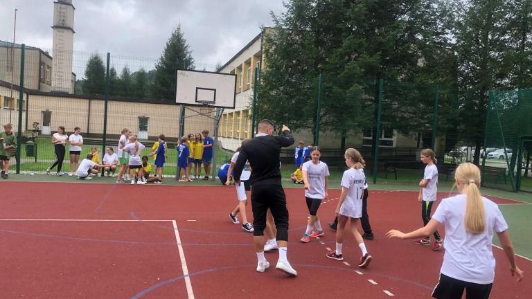 Mistrzostwa Gminy Podegrodzie w mini koszykówce - Igrzyska Dzieci (5).JPG