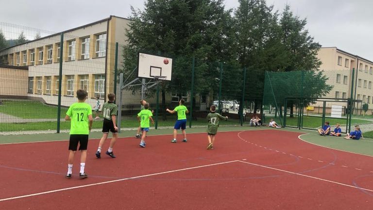 Mistrzostwa Gminy Podegrodzie w mini koszykówce - Igrzyska Dzieci (8).JPG