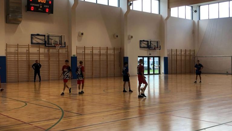 Sukces chłopców z Podegrodzia w halowej piłce nożnej (13).JPG