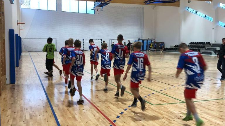 Sukces chłopców z Podegrodzia w halowej piłce nożnej (9).JPG