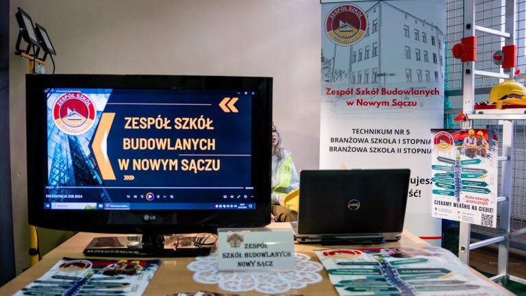 m7-Targi-szkolne-podegrodzie-220324-DSC02258.jpg