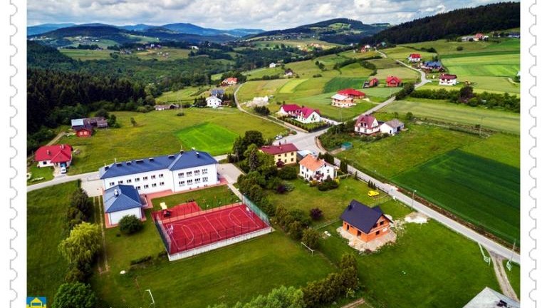 Brzezna Litacz widok na Szkołę Podstawową (4).jpg