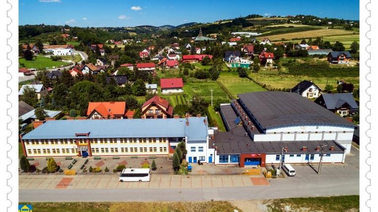 Brzezna Szkoła Podstawowa z Halą sportową (4).jpg