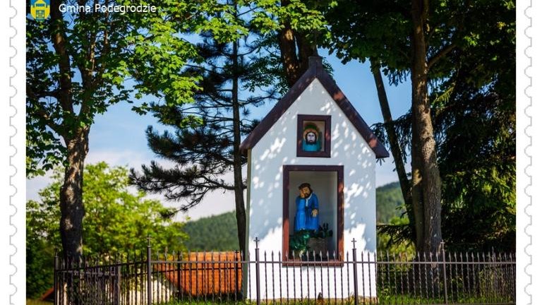 Kapliczka w Długołęce-Świerkli - Figura Chrystusa Frasobliwego