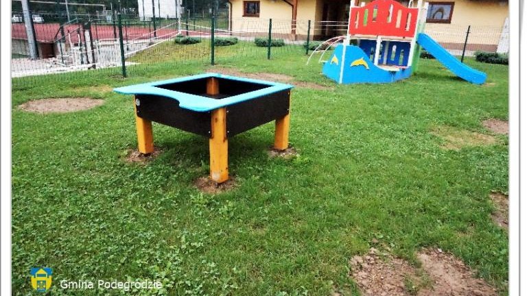 Place zabaw przy Gminnym Przedszkolu i Żłobku w Brzeznej (10).JPG