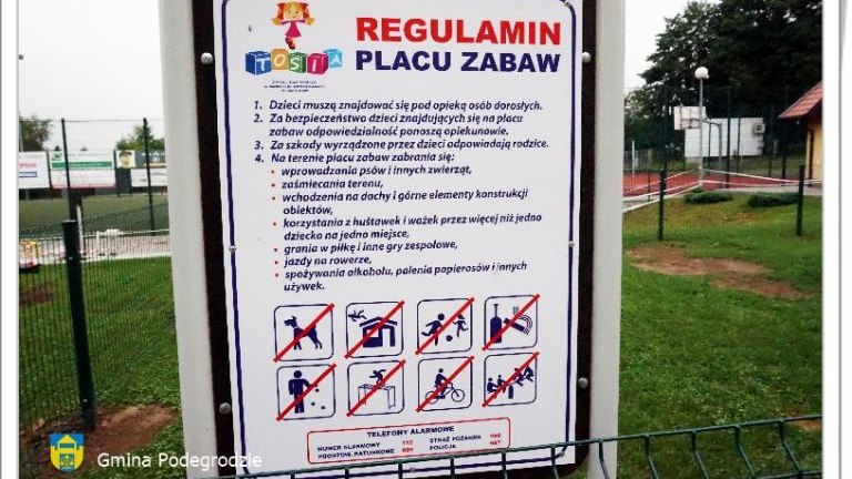 Place zabaw przy Gminnym Przedszkolu i Żłobku w Brzeznej (11).JPG