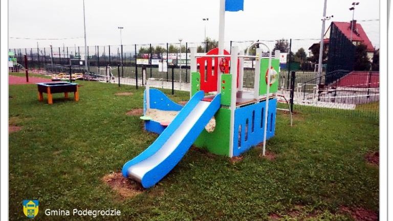 Place zabaw przy Gminnym Przedszkolu i Żłobku w Brzeznej (12).JPG